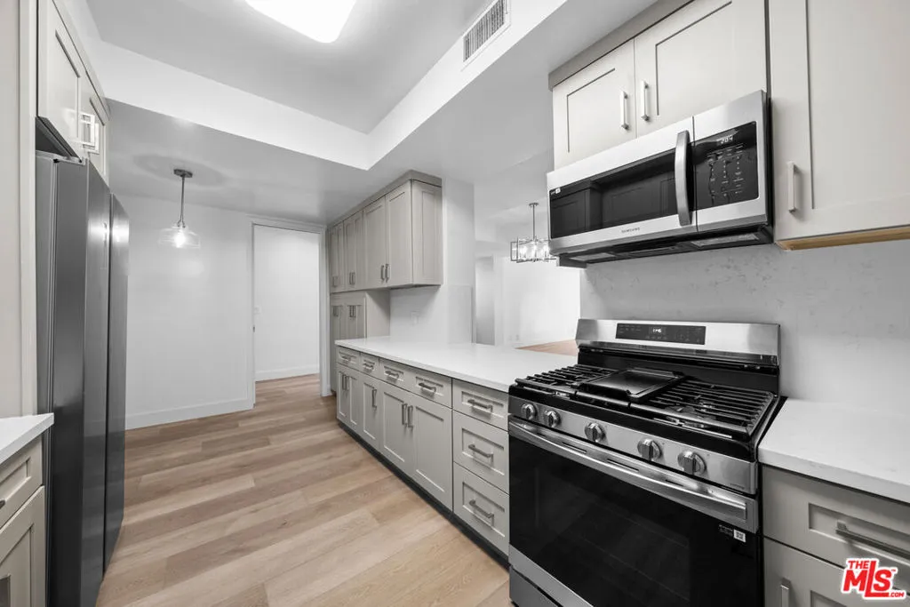 235 S Tower Drive 106, Beverly Hills, California 90211 home-pic-15